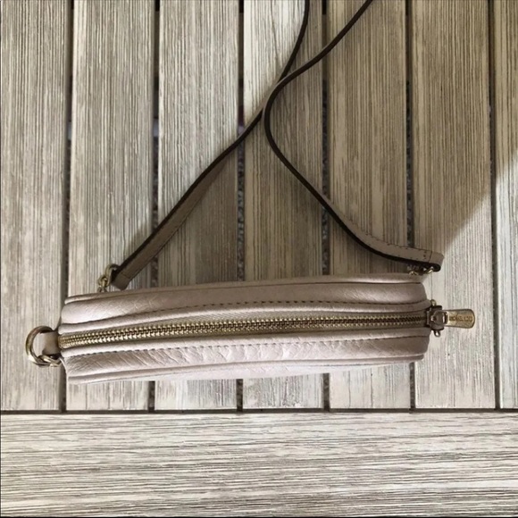 Michael Kors Jet Set Mini Crossbody - Picture 4 of 11